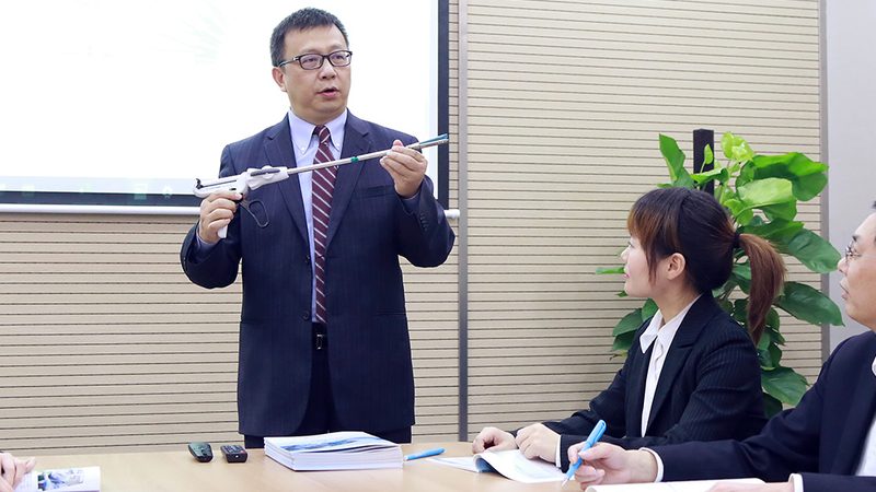 网络课程平台的功能繁多，但大致可以分为以下几个类别：